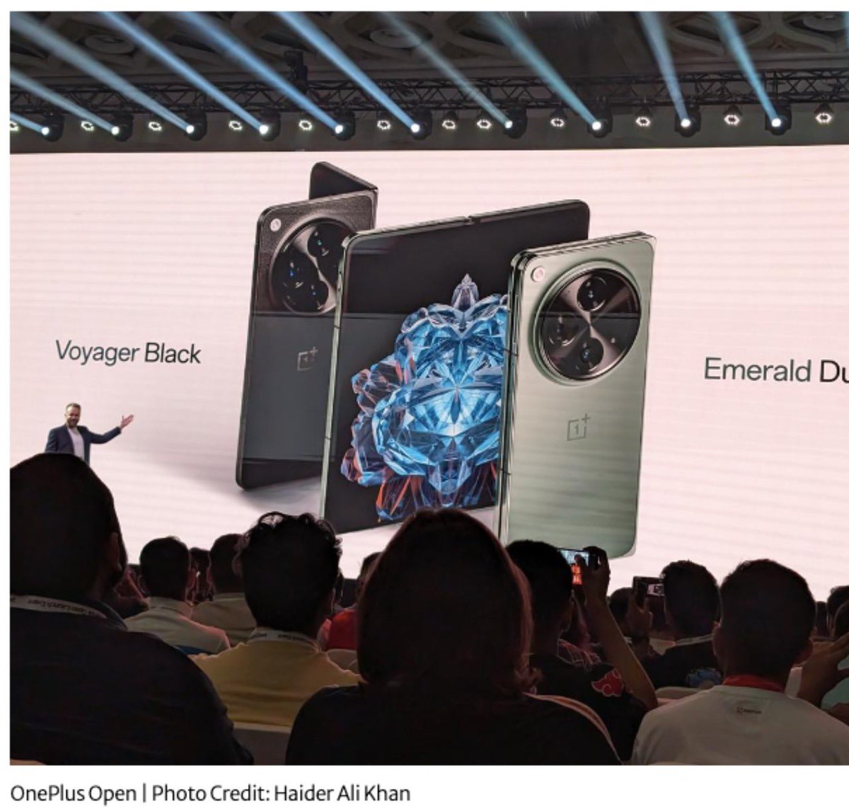 thesoulfulpage's tweet photo. OnePlus-This foldable powerhouse is all set to challenge the top titans! 

https://t.co/MSAc1TJW2J

#OnePlusOpen #FoldableTech #InnovationUnleashed #SmartphoneEvolution #TechTitans #UnveilingTheFuture #OnePlusInnovation #NextGenDevices #ExploreTheUnfolded #TechBreakthroughs https://t.co/37HsZxHPJj