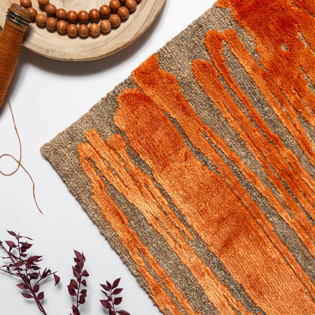 Synergy by Philippe David finishing this perfect autumn palette! 🍁

#jamiesterndesign #rugdesign #designerrugs #rugcollection #arearugs #naturalfibers #sustainabledesign #design #rugs #ruginspo #handknotted #handknottedrugs #interiordesign