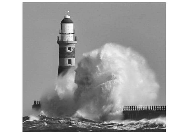 #RokerPier today. Photo by Jason Dodd.
Does anyone else see the face in the wave?
#StormBabet