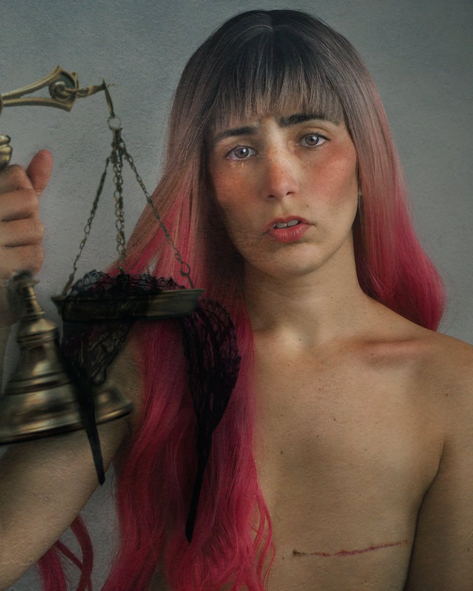 LaraColladoFoto's tweet photo. “Amputada frustrada” - #autorretrato
He creado esta obra por el #diainternacionaldelcancerdemama sobre las negligencias médicas en enfermedades oncológicas.

A mi madre, por ejemplo, nunca le avisaron de que en su mamografía pedían urgentemente una biopsia. https://t.co/PpdqTPSzM4