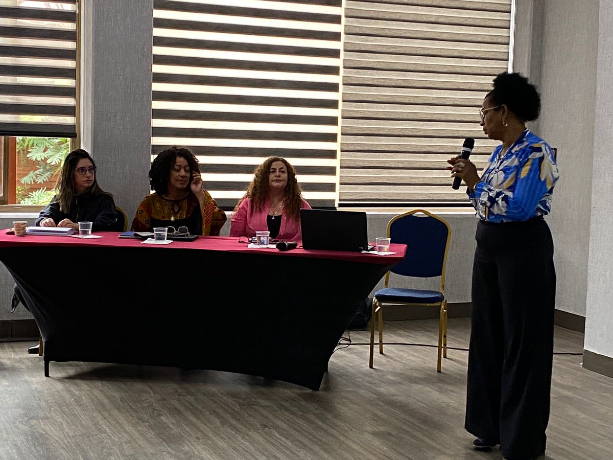 OxfamColombia's tweet photo. 🌸💫 Estos días hemos estado acompañando el Foro de Incidencia Nacional por los derechos de las mujeres promovido por @redmucho y la @RNMColombia acompañadas por la institucionalidad. https://t.co/V9haAmgJSf