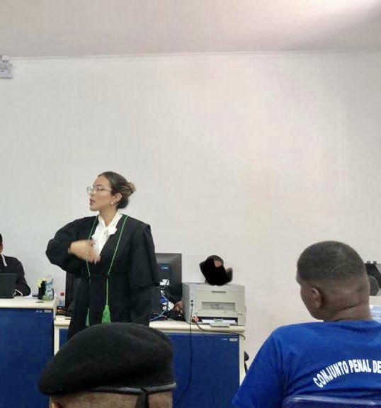 diadeDefensora's tweet photo. MINHA PRIMEIRA ATUAÇÃO NO TRIBUNAL DO JÚRI SOZINHA.. 
a perna treme 😅 https://t.co/VPhHKr1aUv