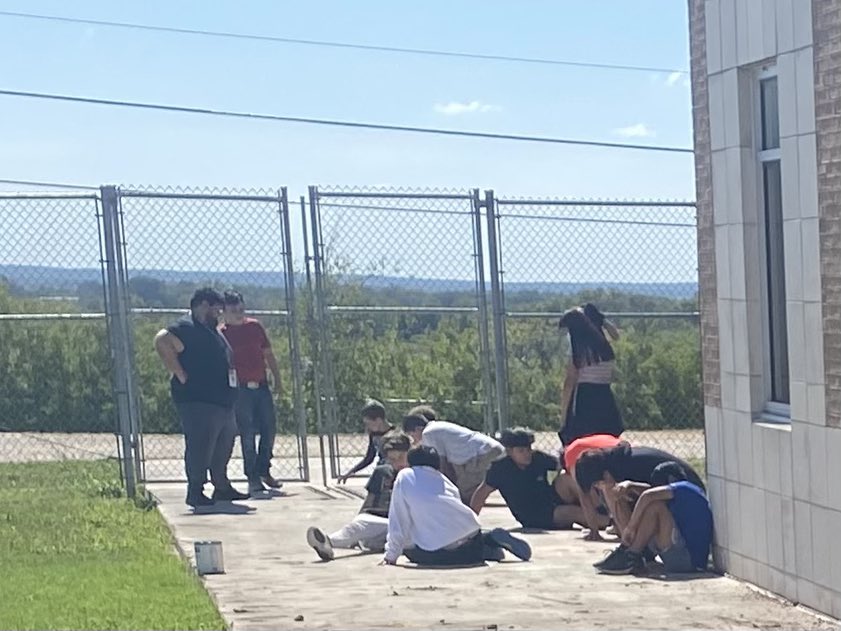 Math outside with chalk is always fun! Intersession for the win!
#AdventureAwaits #JBMSISBOLD <a href="/SISD_Teach/">SISD Teaching and Learning</a>
