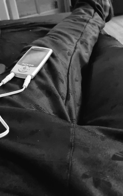 Love being hooked up to a Tens machine. Physio Rehab is fun 😑😅 https://t.co/ohmGbucFQt