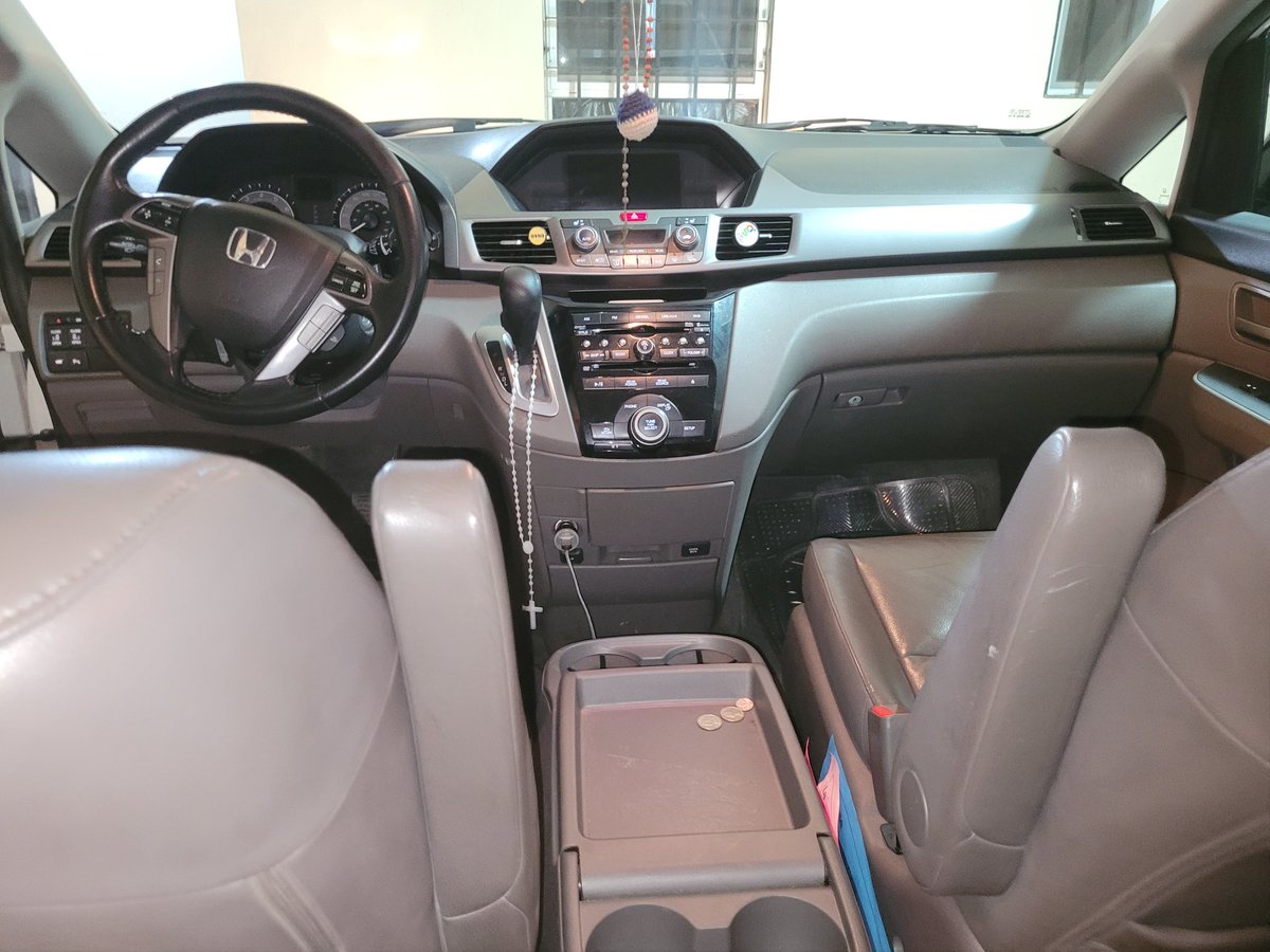 Raza si saben de alguien, ando vendiendo mi camioneta Honda Odyssey Touring 2012, doble clima, quema cocos, piel 100%, centro de entretenimiento, mantenimientos de agencia, de cochera, motor al 100, kilómetraje la mayoría en carretera, sin testigos prendidos, jalando al 100.