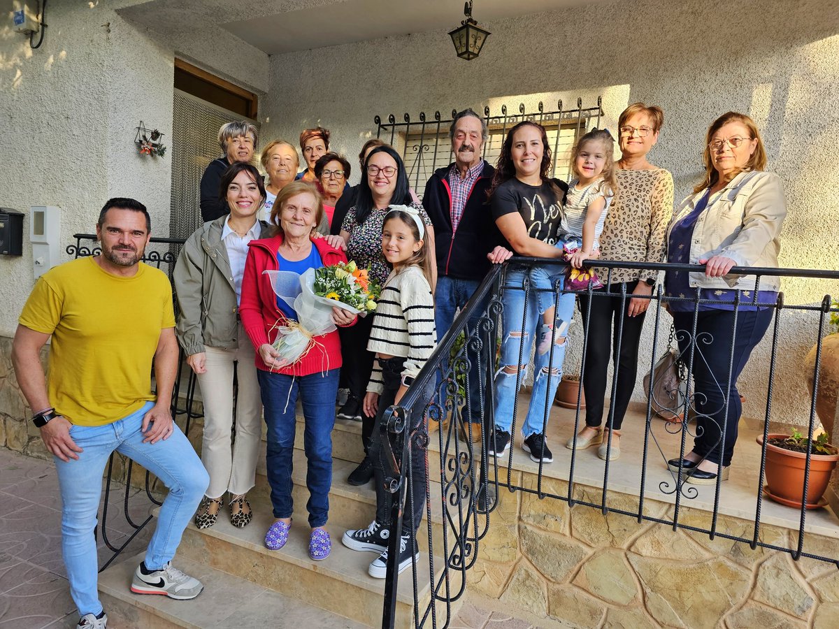 AytodeCaravaca's tweet photo. ¡Enhorabuena! 🏅María González Marín, vecina de La #Almudema, ha sido la elegida por las asociaciones de mujeres de rurales del municipio para recibir el galardón del ‘Día de la Mujer’, que se entrega este domingo, a las 13.30 horas, en el salón social de #Barranda. https://t.co/DbceNXwqiG