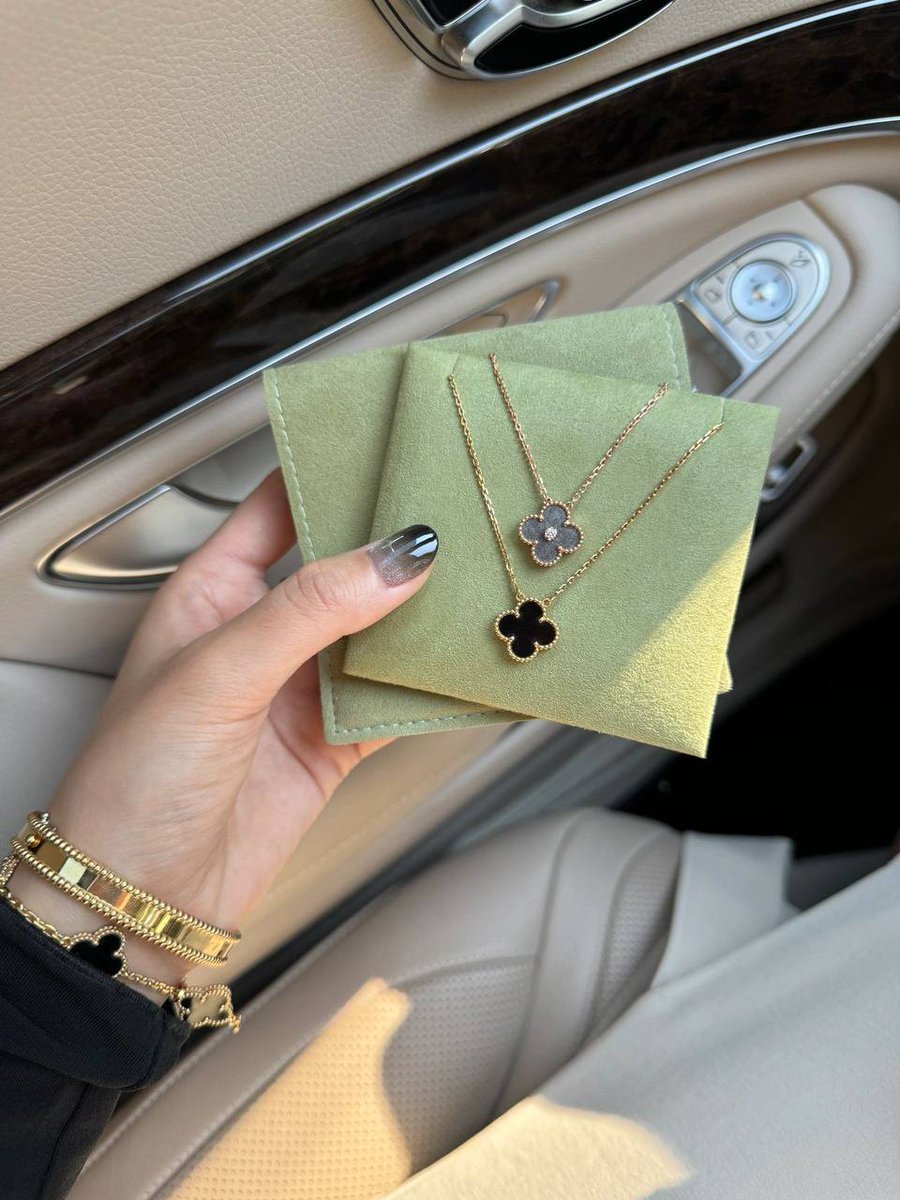 Maximrwers's tweet photo. #VanCleefArpels #necklace Christmas limited color https://t.co/m9mGMNzVHo