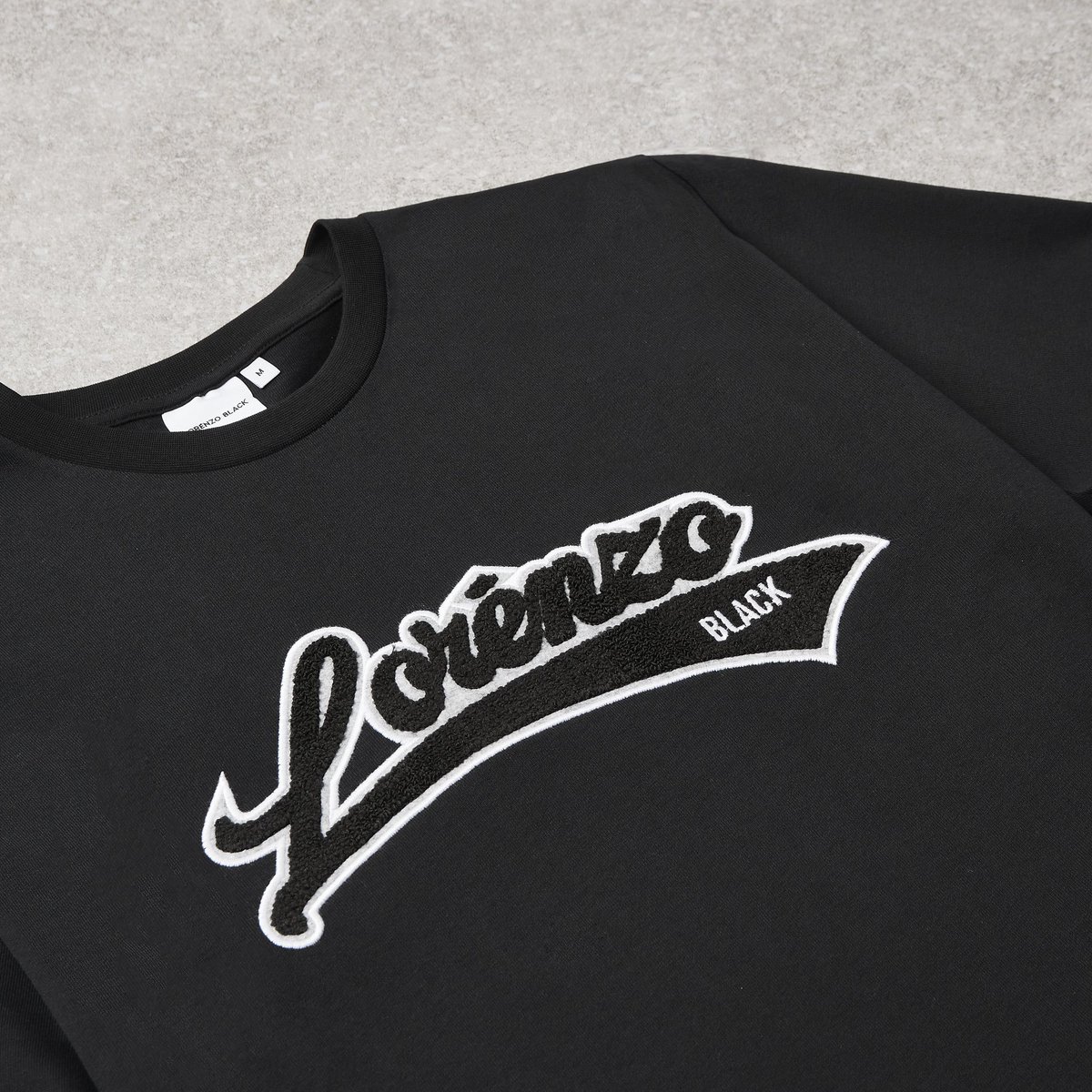 Chenille patch T-shirt - Black! 🖤

lorenzoblack.co.uk