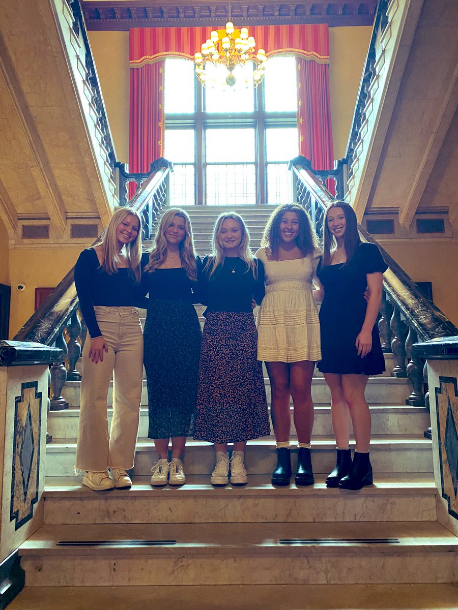 Elizabeth Long tweet media