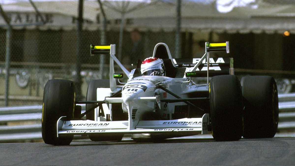 Jenner_Collins's tweet photo. @DawnTreaderEng Similar in direction  as the 1997 Tyrrell F1 nose. https://t.co/ZU0G8BnMs5