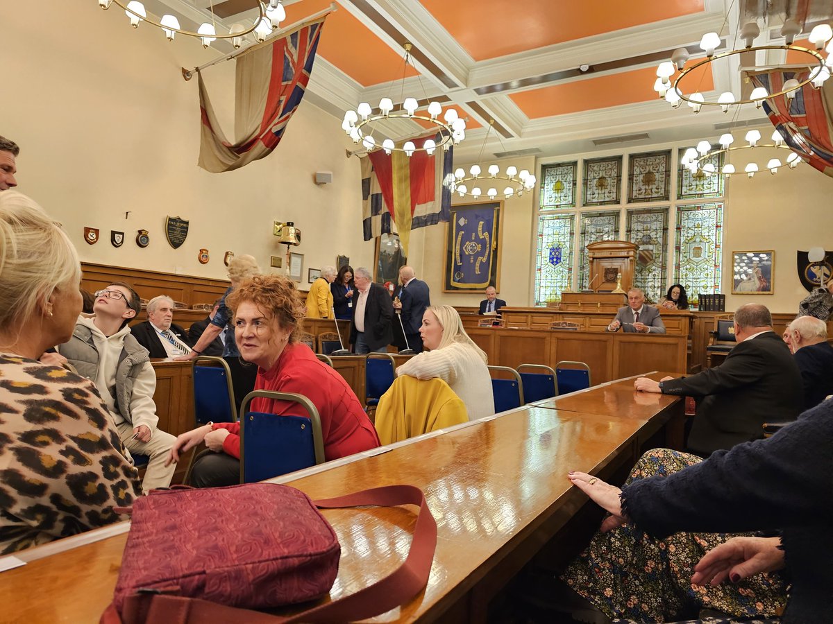 CarlaThomas29's tweet photo. Just arrived at Bootle Town Hall for @seftoncouncil Extra-ordinary meeting to give the #FreedomoftheBorough to @AlexGreenwood in recognition of her being an outstanding role model for women & girls in Sport and football. We are honoured to congratulate Alex for her success. https://t.co/zzMrfqNrsv