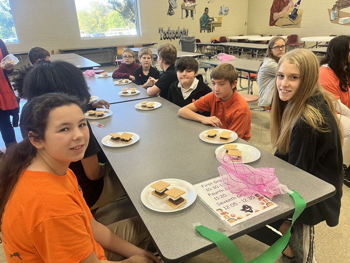 RoseHillRaiders's tweet image. 6th grade scholars celebrated Dr. Green’s birthday as the capstone of their PBL (project-based learning) unit. Scholars made invitations on Canva, planned decor and used convection to make s’mores. Happy birthday Dr. G!! #STEMpossible @TiffanyGreen08 @suptking @JMCSchools