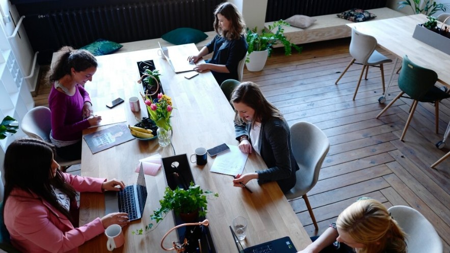 GENTIC_UOC's tweet photo. "Un grupo reducido de mujeres se beneficia de las mejoras que suponen las políticas de igualdad en el trabajo”.
Fabio Zamarreño #phdUOC propone propuestas para mejorar el enfoque interseccional en los planes de igualdad.
ℹ️ Lo explica en @UOCNews:
🔗https://t.co/YVVnXarfrb https://t.co/KlyYs7Zc8b
