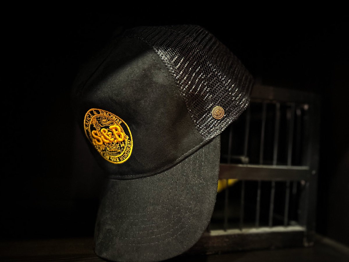 SauceandBrown's tweet photo. Capping off the week.

Black Suede effect Trucker Cap with Yellow S&amp;B Coin Logo in high def embroidery.
All individually numbered and riveted.
Just the One Hundred.

https://t.co/6LvqpVqtpc

#cap #black #coin #limited #onehundred #suede 
#limited #highdef https://t.co/Oaq2o9QsYE