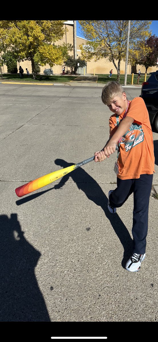 louloularue2's tweet image. This kid. Straight As and chosen by his teachers as STEM student of the quarter! 

All this in a new, bigger school with lots of changes. A true leader on and off the field!!

I am so incredibly proud of him. Work hard, Big rewards. #newbat #hypefire #easton