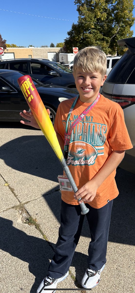 louloularue2's tweet image. This kid. Straight As and chosen by his teachers as STEM student of the quarter! 

All this in a new, bigger school with lots of changes. A true leader on and off the field!!

I am so incredibly proud of him. Work hard, Big rewards. #newbat #hypefire #easton