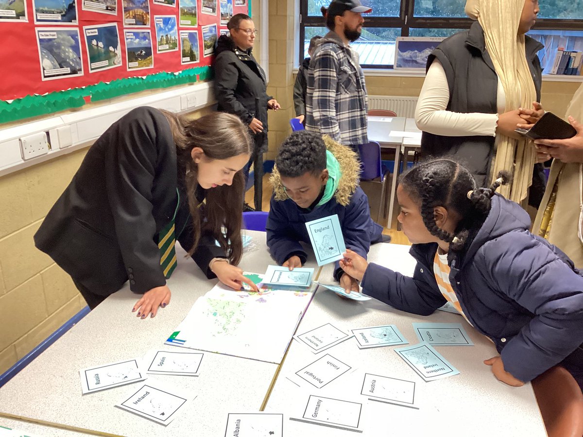 StIlltydsCHS's tweet image. Practise your grid references, guess the height of the peaks and a flag game- all in our Geography department this evening. #openevening2023