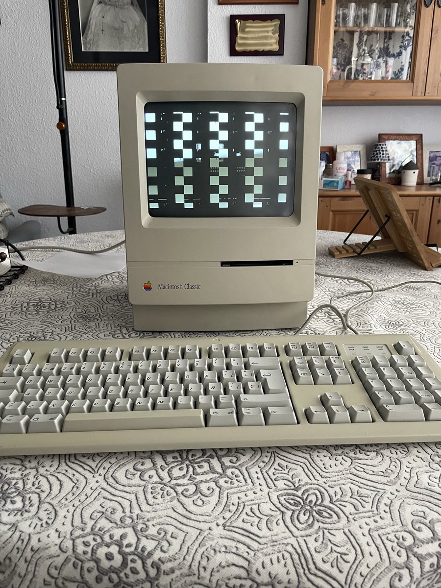 Calvorejas's tweet photo. @CayMacVintage just resurrected my old Macintosh Classic from the dead with his reloaded board. Big thanks to him! Can't thank him enough.
If you have an old malfunctioning Apple computer, make sure to have him in mind for repairs, you won't regret it!
Last pic is before repair. https://t.co/lVjbM8pHCZ