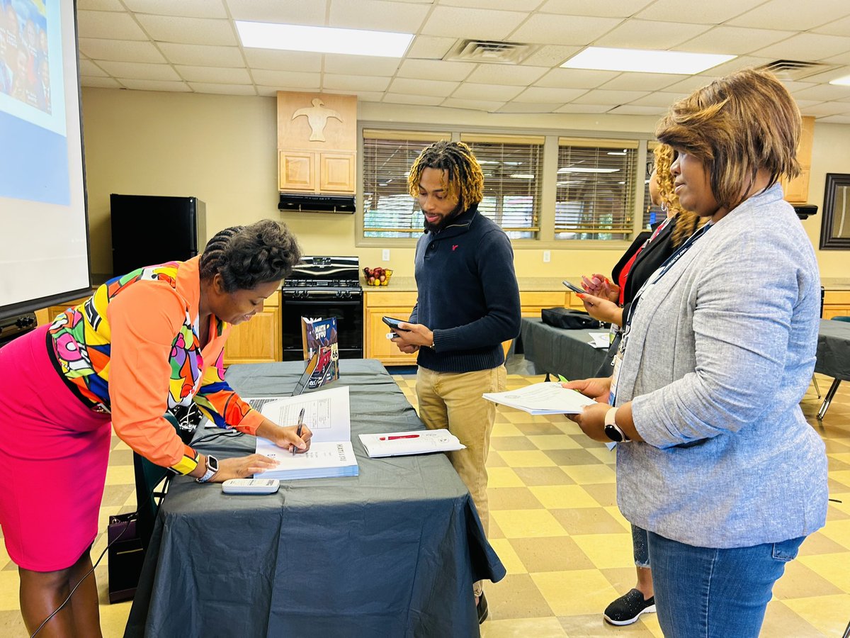 Indispeaknteach's tweet photo. 🥳I absolutely have enjoyed connecting with teachers at the GCTM Conference in Georgia! 🤩They are hungry for our amazing math books and have been so welcoming! 🤩#drindiawhite #math #georgia #gctm #teachers #leaders #students #mathandyou #bigideasmath #nationalgeograhiclearning https://t.co/rdpIGdrkZa