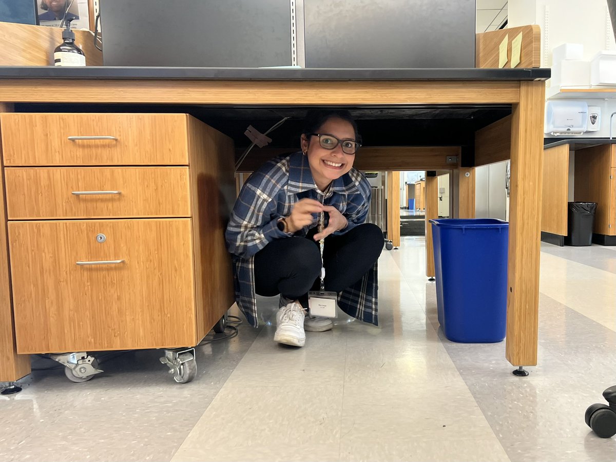 RongLuLab's tweet image. The Rong Lu Lab participating in the 16th Annual @ShakeOut Earthquake Drill. #uscstemcell