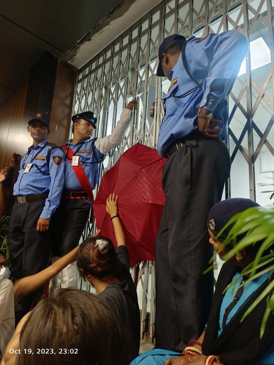 Farhan11101's tweet photo. authorities brought out a video camera to record the protesting students so the students blocked the lens with an umbrella https://t.co/FTH9dUzswa