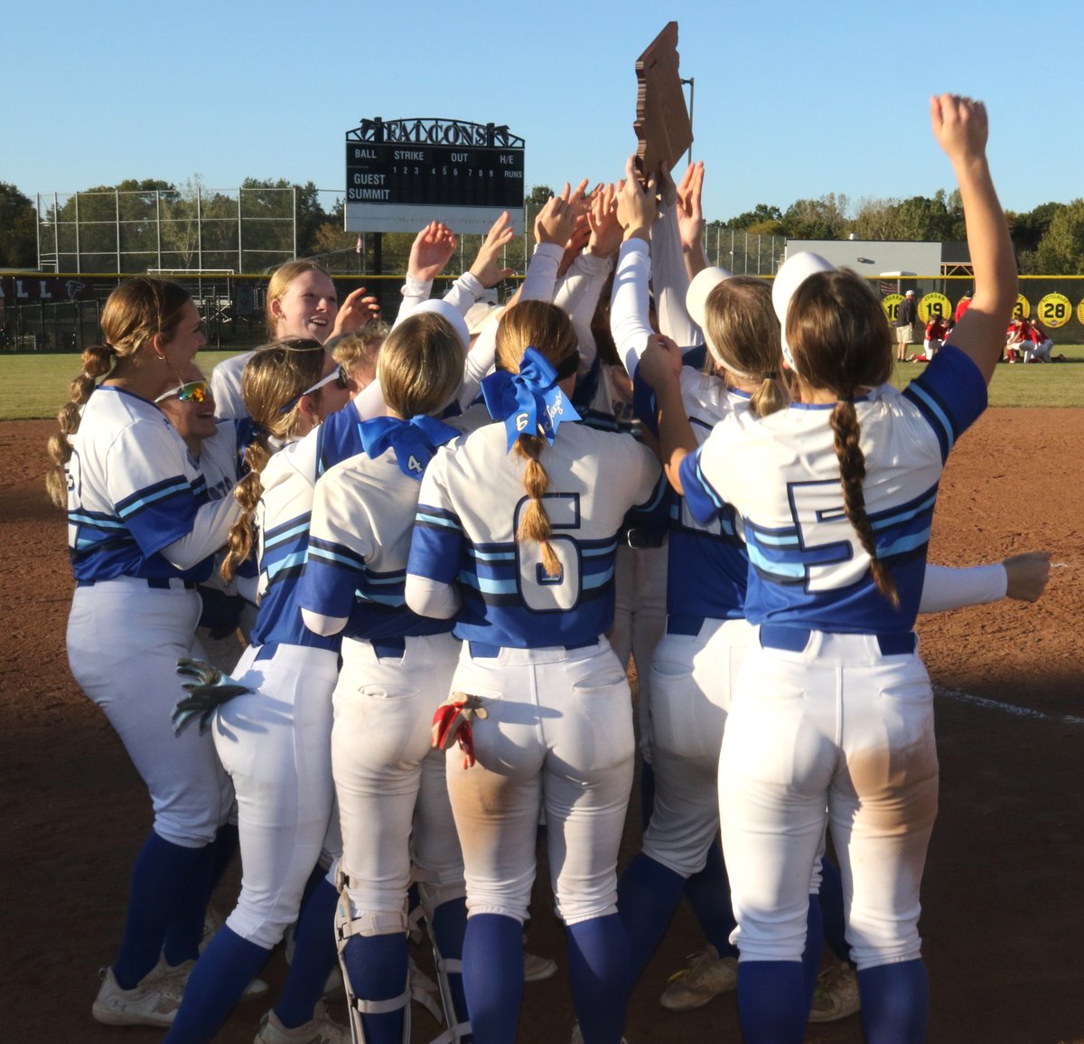 SDofWashington's tweet photo. Softball Lady Jays Capture District Championship; Advance to Class 4 Quarterfinals. Click the link below for the story.
https://t.co/Dnjd904VbY https://t.co/gJ9l88OAzU