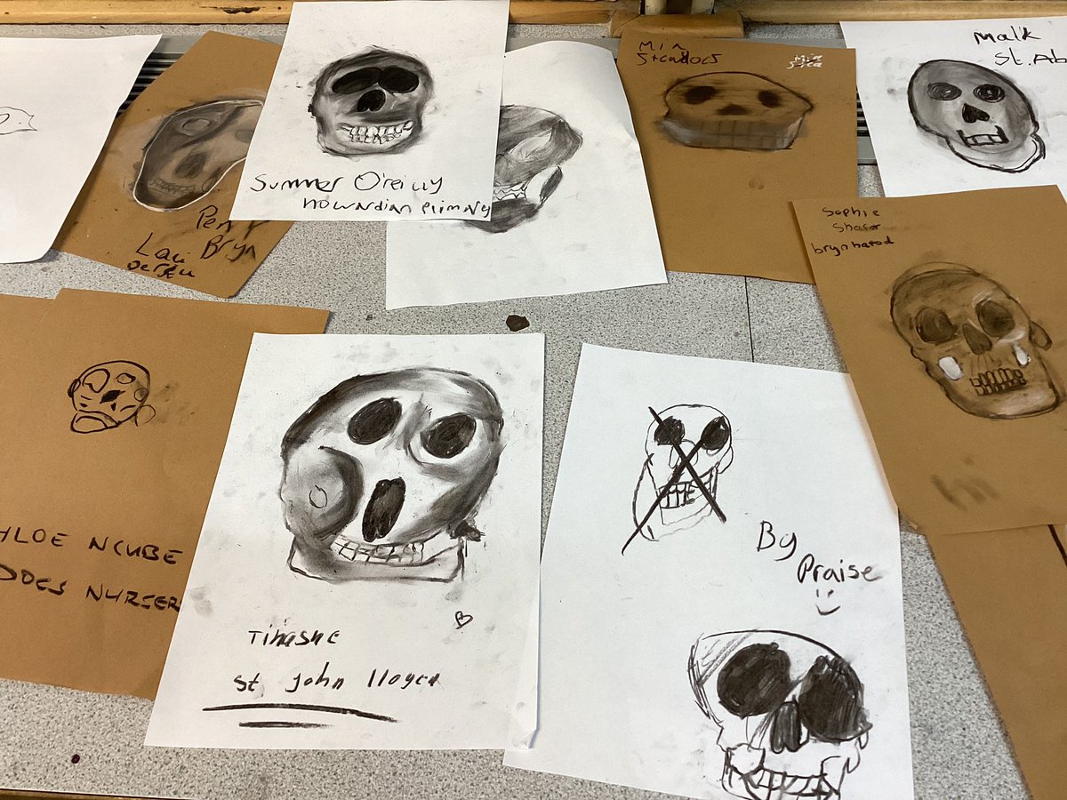StIlltydsCHS's tweet image. Drawing skulls in our Art department has kept all our visitors entertained this evening.  Fantastic job everyone! #openevening2023