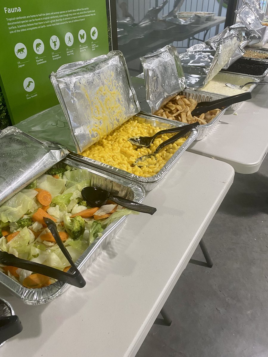 APSFleetPTA's tweet photo. We treated @APS_FleetES staff to a delicious lunch from Don Pollo! Good luck, teachers with all your conferences! Thank you for your hard work! @Gildea_Jenn @AP_FleetFalcons https://t.co/7g7mLAneby