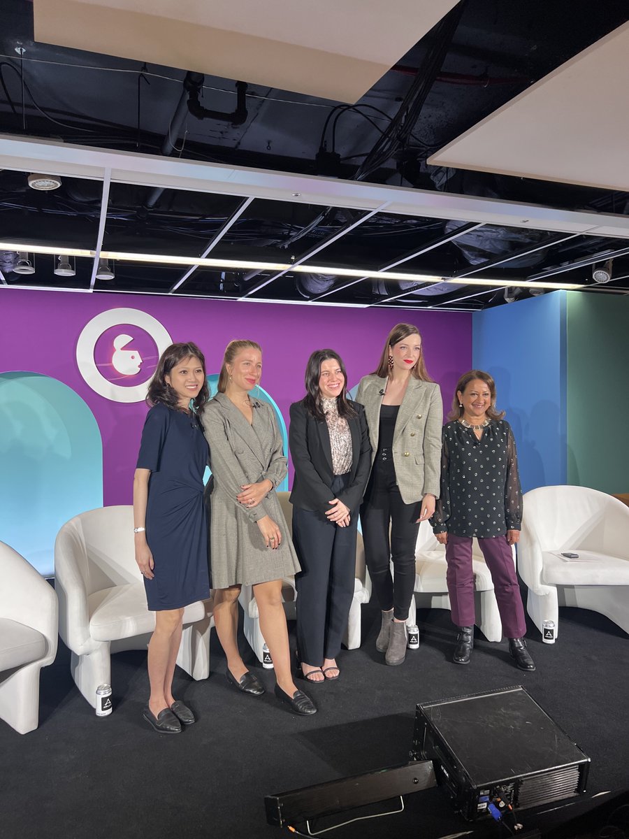 BethHagger1's tweet photo. Shout-out to the powerhouse Lexi Shereshewsky, for brilliantly representing all of us at @DailyMail at #AWNewYork23 panel, “Leveraging  Responsible &amp; Representative Media to Drive Resonance with Audiences.”

#AWNY23 #LeadershipMatters #WomensLeadership #InclusionMatters @mzfayya https://t.co/uFm76Mo1Dd