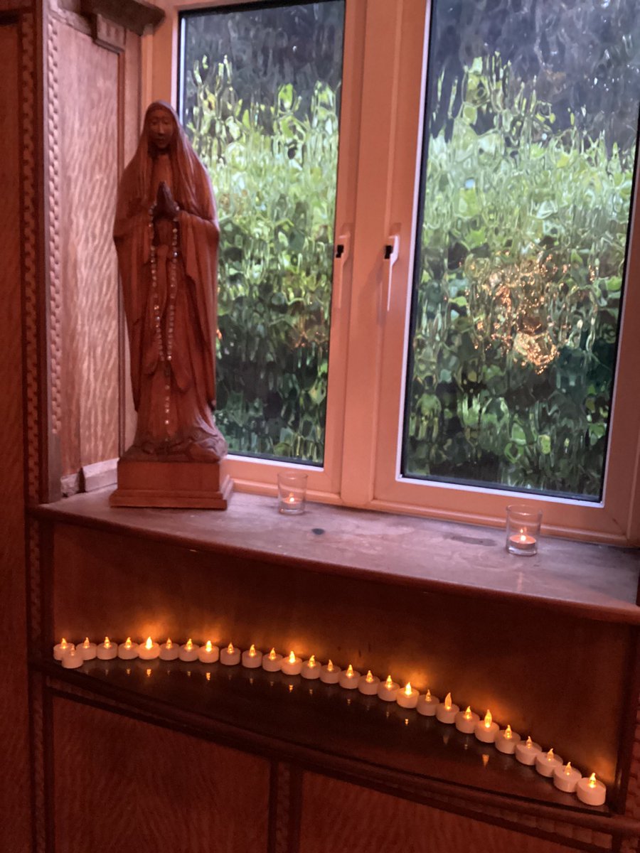 StIlltydsCHS's tweet image. Our Chapel has welcomed visitors this evening, inviting them to add a prayer to our prayer tree and to light a candle. #openevening2023