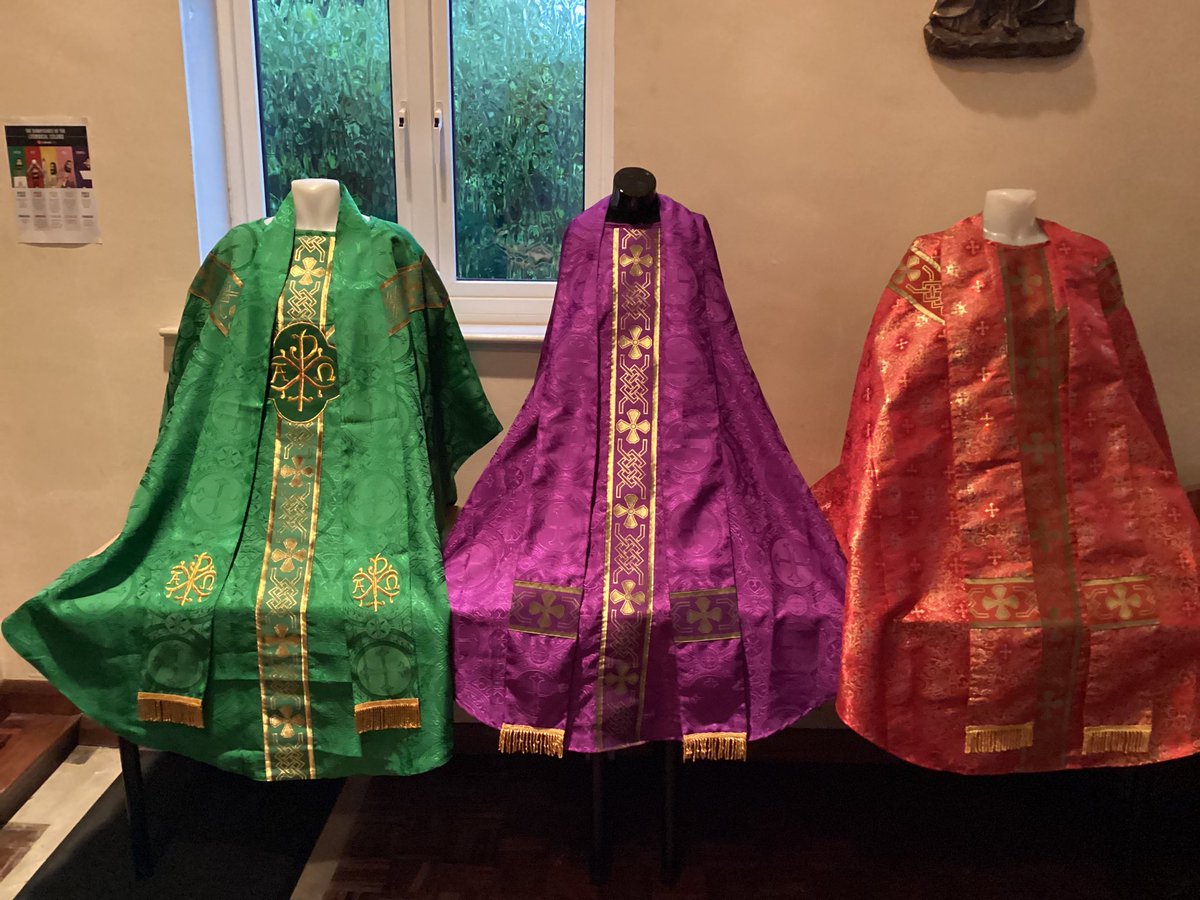 StIlltydsCHS's tweet image. Our Chapel has welcomed visitors this evening, inviting them to add a prayer to our prayer tree and to light a candle. #openevening2023