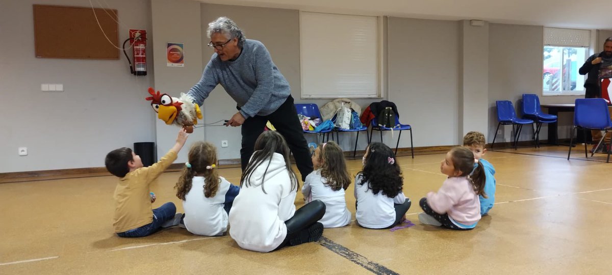 Cachirulooo's tweet photo. E tocou rematar os obradoiros do “Zooparque fantástico” nos centros socioculturais! 

Que ben o pasamos! Grazas polas risas compañeiros, viva o Galicreques!

#TíteresCachirulo #Galicreques #Obradoiros #SantiagoDeCompostela #Galicia #festival https://t.co/B1bXxTuzdP