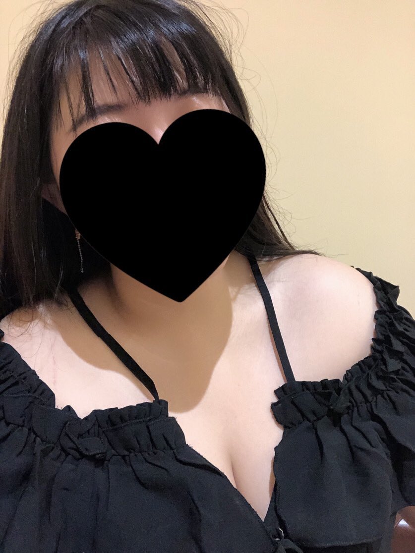 9n0vEb's tweet photo. 男生自以為是在讚美，實際上只會讓女生覺得被冒犯又反感的一句話：你的奶子好大喔 https://t.co/kYR2nDTNcf