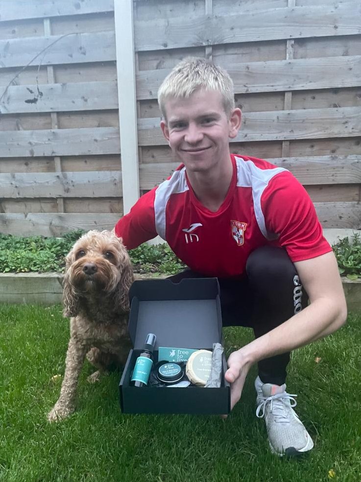 YorkFutsal's tweet photo. 🙏Player Sponsorship | JED DEVINE
We're thrilled to announce that Jed Devine has been sponsored by the incredible Free To Live Business! 
@freetolive_ltd is a small, family run business in York who make luxury dog grooming products.
https://t.co/N5cZftVOY8
#yorkfutsalvikings https://t.co/SnXd0kex4j