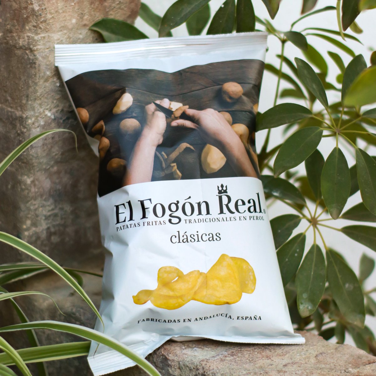 ¡Sabor único y tradición en cada bocado!😋🥔 Descubre la perfección de nuestras patatas clásicas El Fogón Real, fritas en perol siguiendo la receta tradicional de toda vida. Crujientes y sazonadas con un toque único.

¿Puedes resistirte a este delicioso manjar?