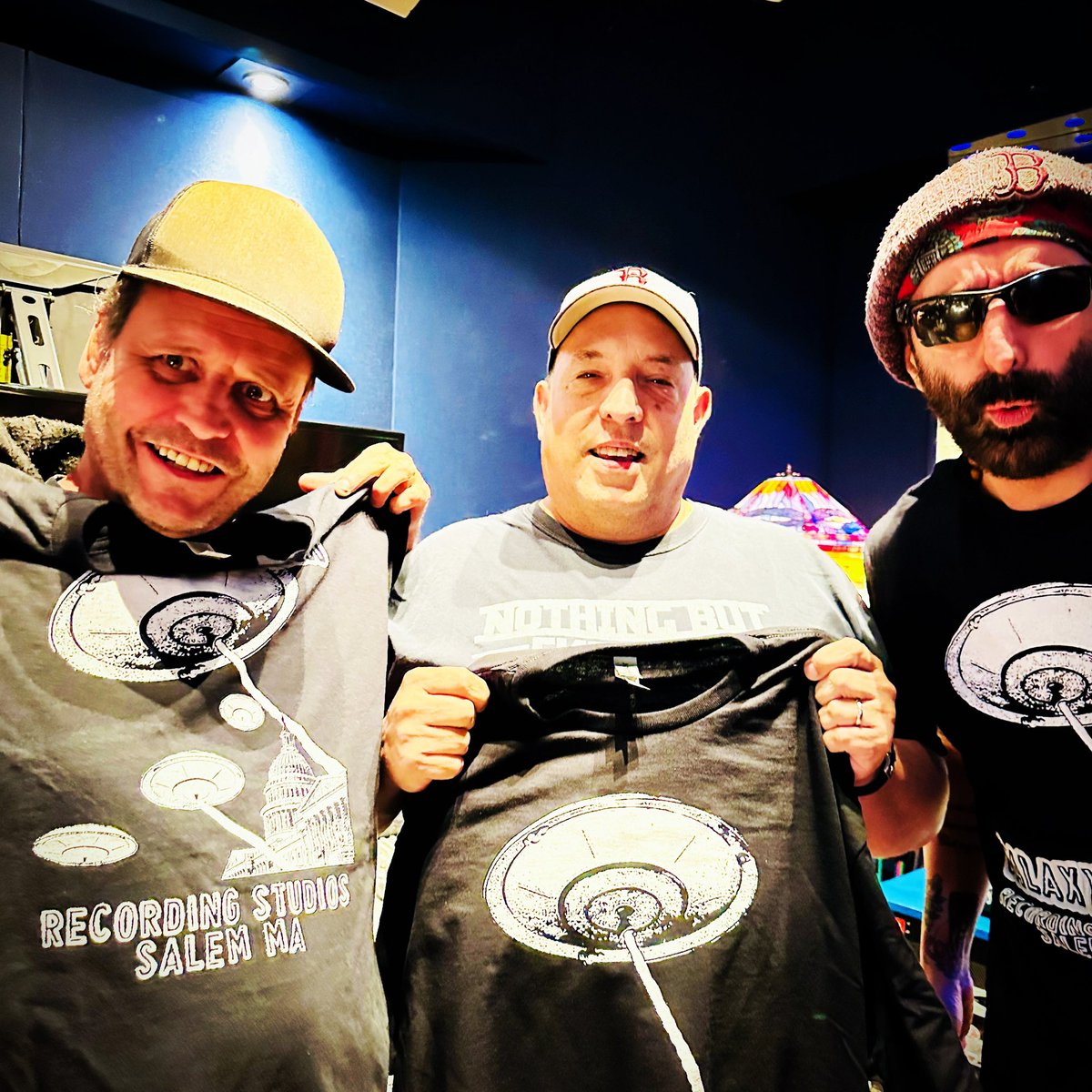 galaxypark617's tweet photo. Dave Tree dropping off new GP Ts with Robby if you need Ts hit up Dave #punk #punkrock #bostonmusician #bostonmusic #hxc #galaxyparkstudios #treemusic #robbyroadsteamer #davetree #recording https://t.co/qocG4gRvoV