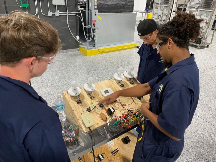 Check out our students learning about wiring components in our hands-on HVAC lab. Learn more about our HVAC program here: bit.ly/3kcpxEp.  #JTECH #HVAC #Education