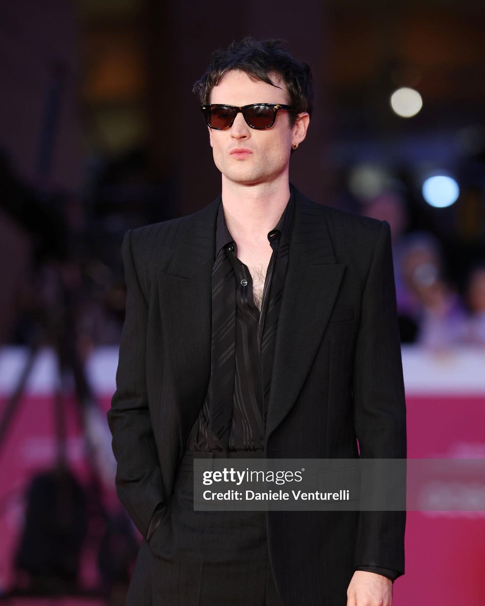 Laurubi030503g3's tweet image. My heart doesn't stop beating when I see these photos of Tom ❤️‍🔥❤️‍🔥🫠🤤🤤🥵🥵  #TomSturridge #TomThursday