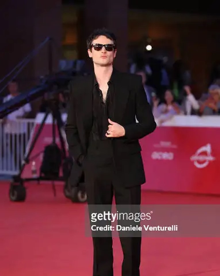 Laurubi030503g3's tweet image. My heart doesn't stop beating when I see these photos of Tom ❤️‍🔥❤️‍🔥🫠🤤🤤🥵🥵  #TomSturridge #TomThursday