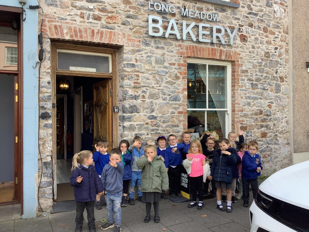 Monktonpriory's tweet photo. After visiting the bakers in Pembroke, Yellow class made their own bakery role play area in their class.
We are practicing using 1p, 2p, 5p and 10p coins to buy our bread.
#authenticlearningexperiences #numeracy @SchoolsPembs @WG_Education #CurriculumForWales 🥯 🥖 🥐 https://t.co/LHYeh3ZnJU