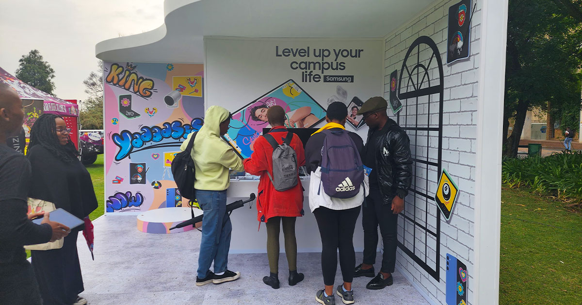 SamsungSA's tweet photo. @WitsUniversity levelled up their campus life last week! Now it’s your turn to level up @go2uj! We’ll be invading your campus tomorrow to make this semester a fya 🔥 #SAMester! #TBT #ThrowbackThursday
Discover more: https://t.co/qNiz2QTGa1 https://t.co/mmZf64JzNt