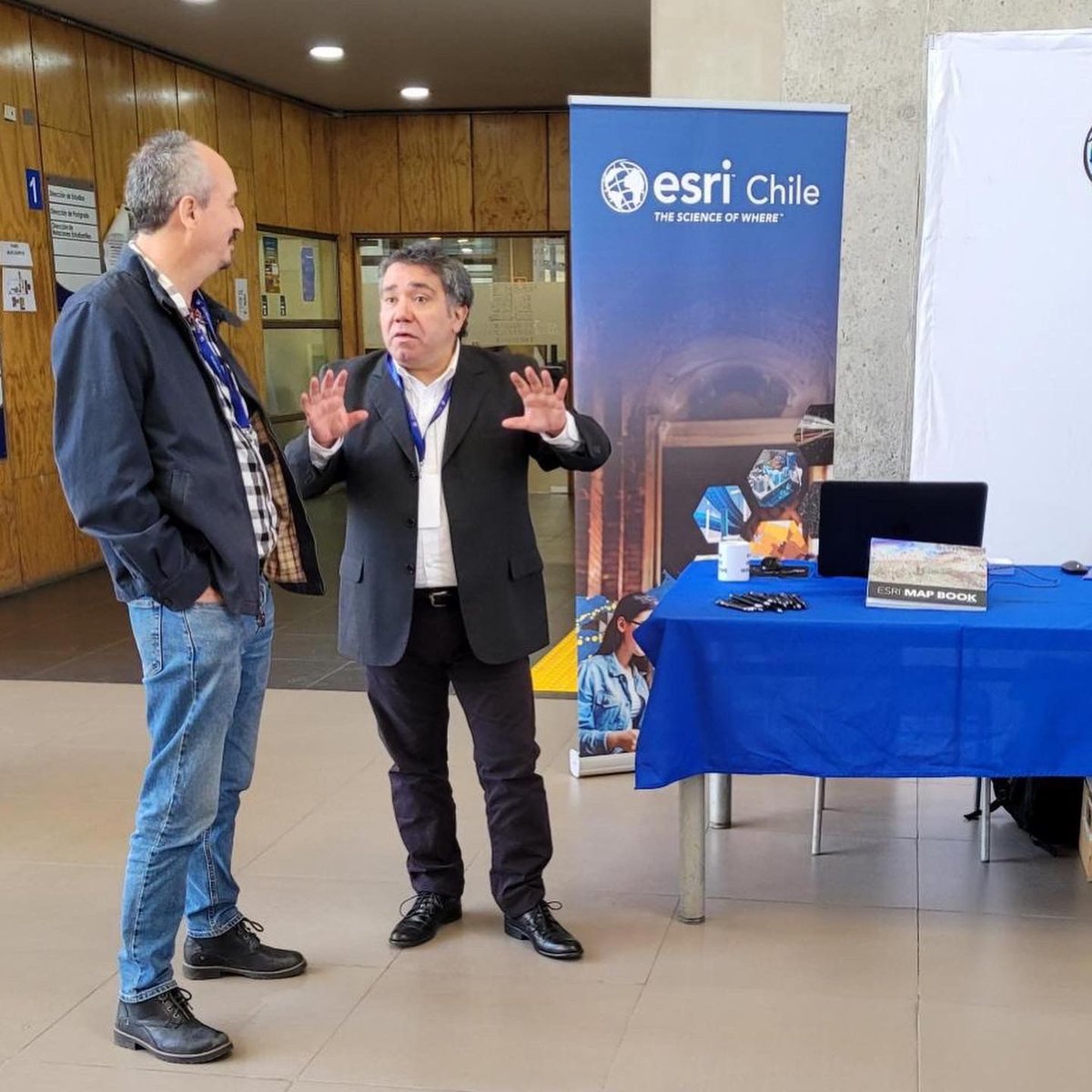 Esri Chile tweet media