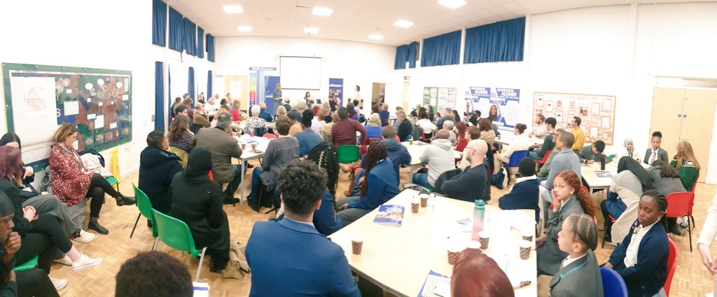 👊Last night, 100 #Nottingham leaders young and old met at @huntingdonlead for our Members Assembly. A great time of relationship building, campaign feedback and #GeneralElection strategy. 🧵1/6