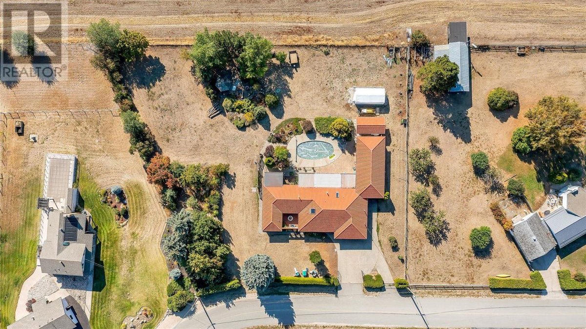 DefeoRealEstate's tweet image. NEW PRICE! 
190 Stepping Stones Crescent, Vernon BC - NOW $1,050,000!

Beautiful Property on 1.02 Acres! 3 bedrooms + 3 bathrooms, great layout, fabulous pool area, radiant floor heating, fruit trees, stunning city &amp;amp; mountain views!

📞 Mike Beck at 250-307-1600 to view!