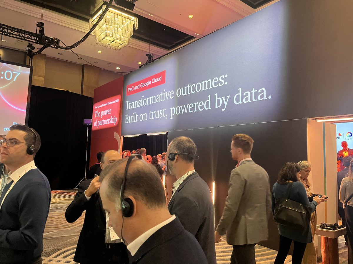 berkeley_w's tweet photo. Very impressed how our PwC partners Microsoft, Google and AWS have come together to educate the 600 Canadian Partners at our Partner summit today 🤓 https://t.co/liAZU9YbrE