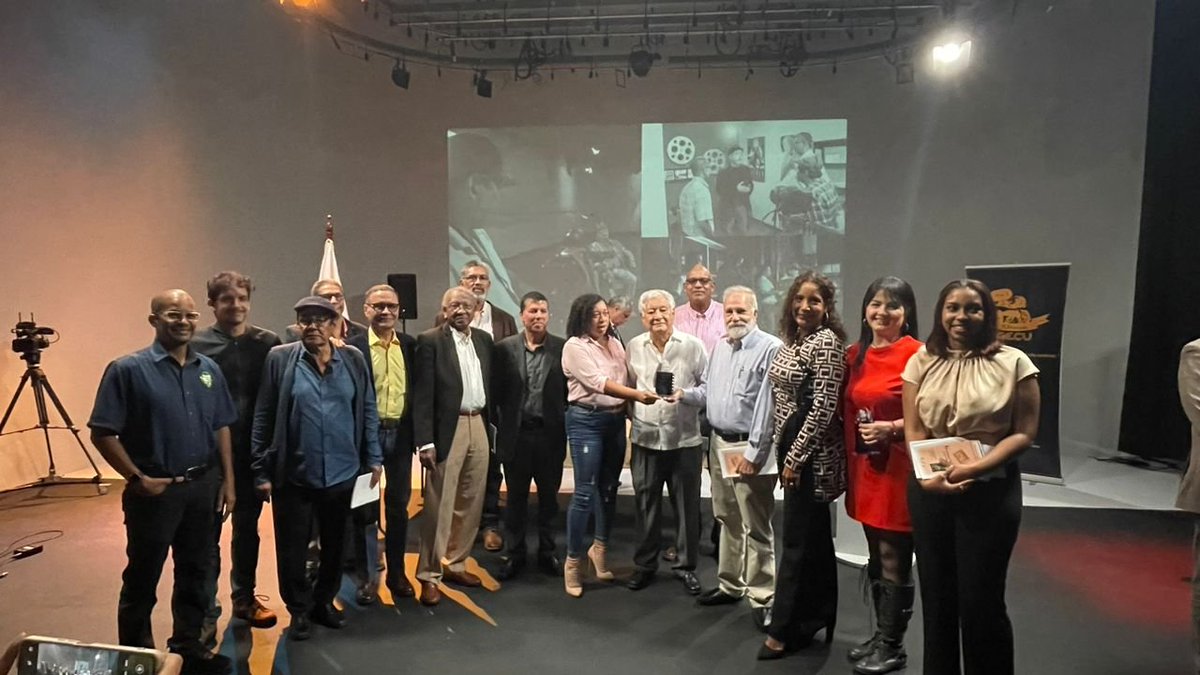 Ha sido un honor participar en el Acto oficial del lanzamiento del sello postal en ocasión de conmemorar el 50 aniversario de la fundación del Grupo Experimental de Cine Universitario (GECU).  Agradezco a Jorge Cajal, director del GECU, por la invitación. 
🇨🇺🇵🇦: gran conexión.