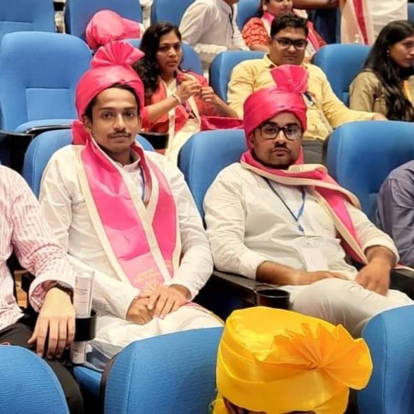 Pushkar28189880's tweet photo. महात्मा गांधी केंद्रीय विश्वविद्यालय पहले दीक्षांत समारोह में राष्ट्रपति द्रौपदी मुर्मू शामिल हुईं।  इस मौके पर मैंने एमए का डिग्री प्राप्त किया। 
@Paritos76700756 https://t.co/4nADEUtAqE