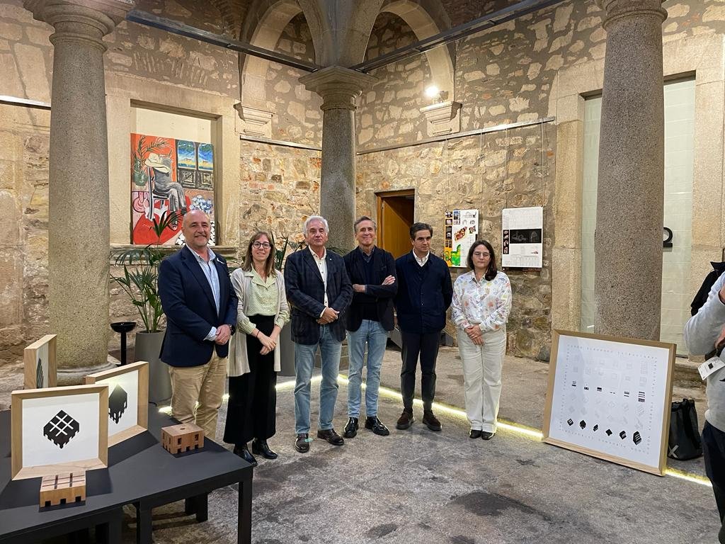 ArquiExt_COADE's tweet photo. Inauguración de la #Exposición de #maquetas ‘Tuñón Albornoz Estructuras’ 

Dentro de la #SemanadelArquitectura en #Extremadura organizada junto a @infra_EXT 

C @cultura_EXT @CSCAE @decano_COADE @Tad3Lab 

#dma23 https://t.co/1lxA5gxDH8