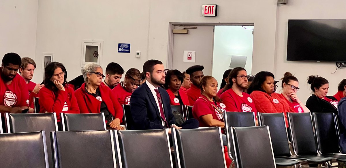 AFTunion's tweet image. Thank you to @DCSBOE for unanimously approving @EJGoulet's state resolution to urge @DCPSChancellor to negotiate with @WTUTeacher on #RealSolutionsForKids! 

DC teachers should never be without a contract.  #redfored