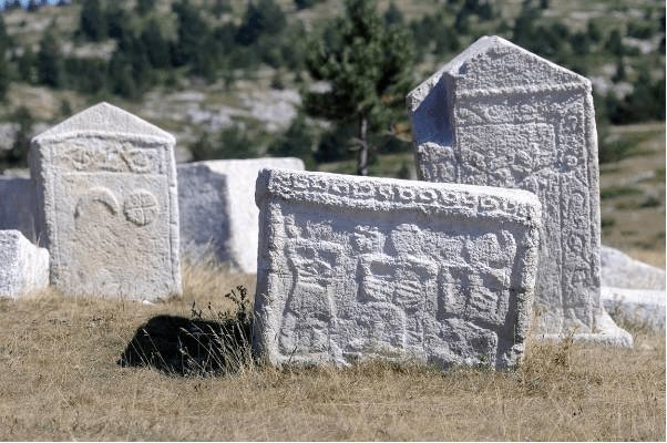 BosnianHistory's tweet image. The valley is dotted with the Bosnian trademark stećci. It is not clear how long human settlements have existed here but research began when #Blidinje recently received Nature park status. Traces of #Illyrian graves and Roman roads indicate that Blidinje has been settled for at